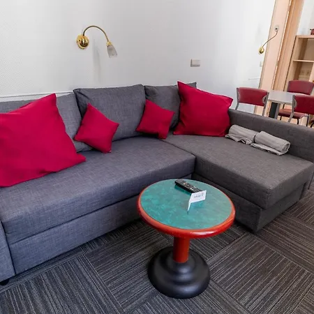 Infotel Apartment *